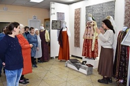Выставка в Доме фольклора «Русский народный костюм. Будни и праздники»